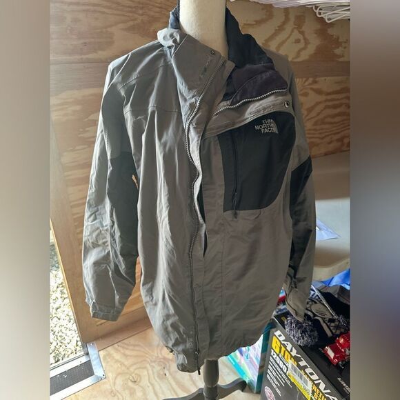 The North Face Men's Gray Jacket - Picture 1 of 6